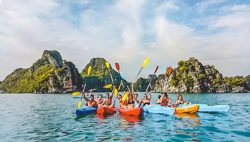 halong-kayaking